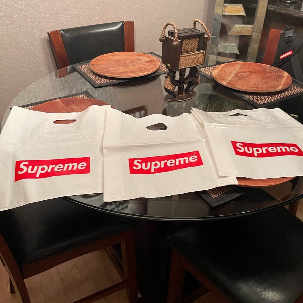 Supreme Store Bags - Picture 2 of 7